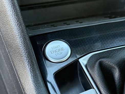 Used 2025 Volkswagen Taos SE image 20