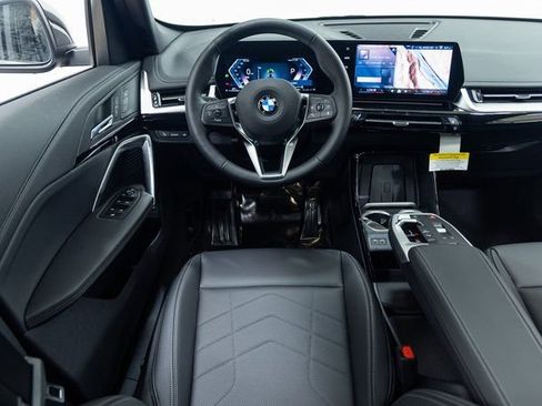 Certified 2025 BMW X1 xDrive28i w/ Convenience Package image 3