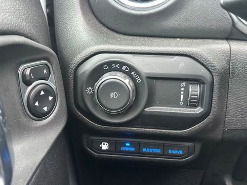 Used 2023 Jeep Wrangler Unlimited Sahara w/ Cold Weather Group AWD/4WD image 18