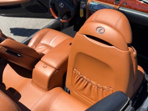 Used 2005 Lexus SC 430 Convertible w/ Preferred Accessory Pkg RWD image 89