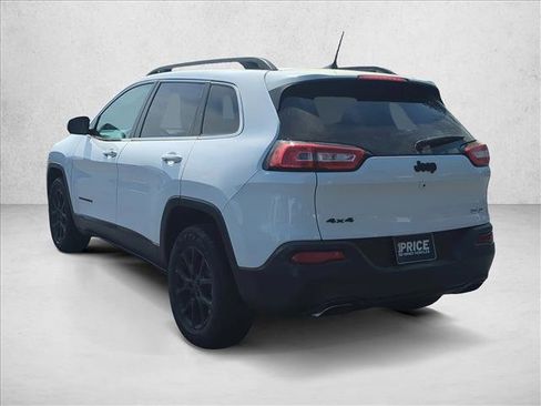 Used 2018 Jeep Cherokee Latitude Plus image 8