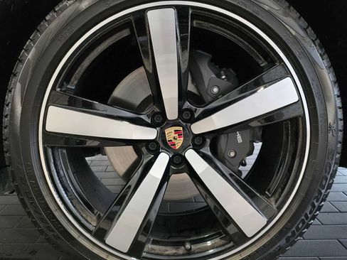 Used 2024 Porsche Macan image 11