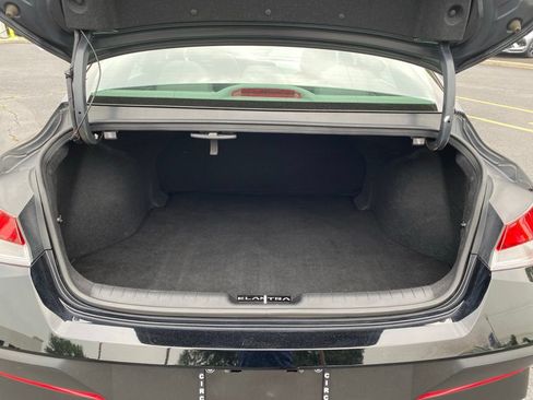 Used 2024 Hyundai Elantra SEL FWD image 9
