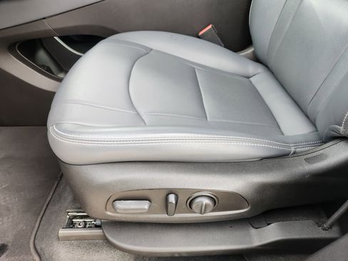 Certified 2024 Buick Enclave Essence image 25