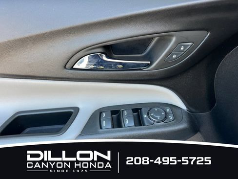 Used 2022 Chevrolet Equinox LS w/ LS Convenience Package AWD/4WD image 11
