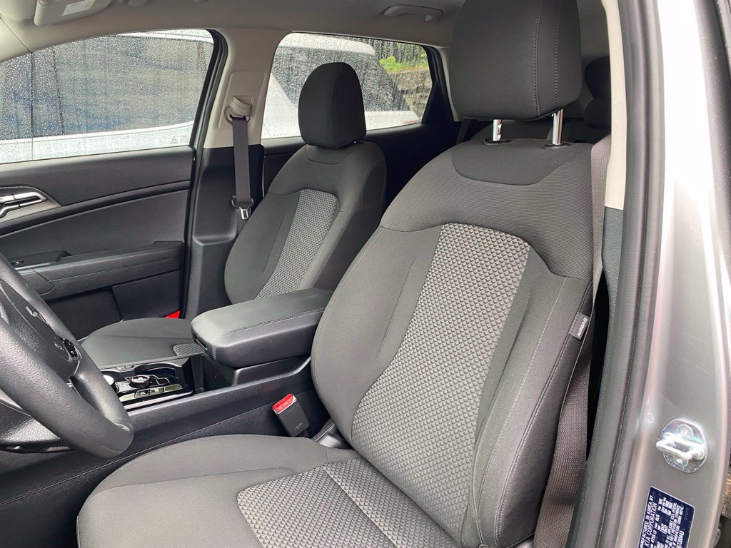Used 2025 Kia Sportage LX FWD image 9