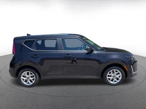 Used 2025 Kia Soul LX w/ LX Technology Package FWD image 13