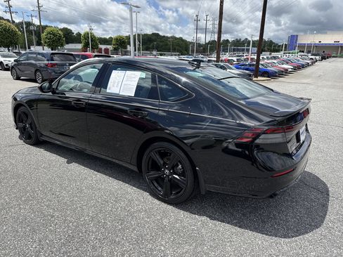 Used 2023 Honda Accord Sport image 8