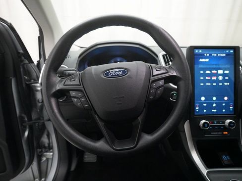 Used 2022 Ford Edge SE w/ Black Appearance Package image 4