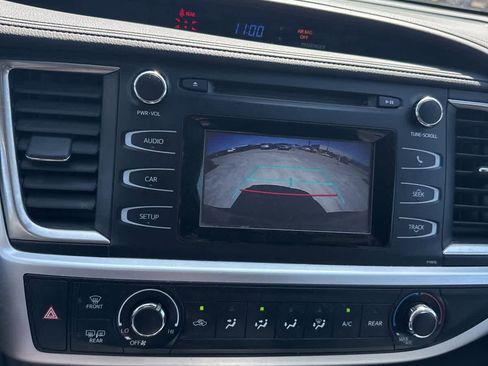 Used 2019 Toyota Highlander LE AWD/4WD image 20