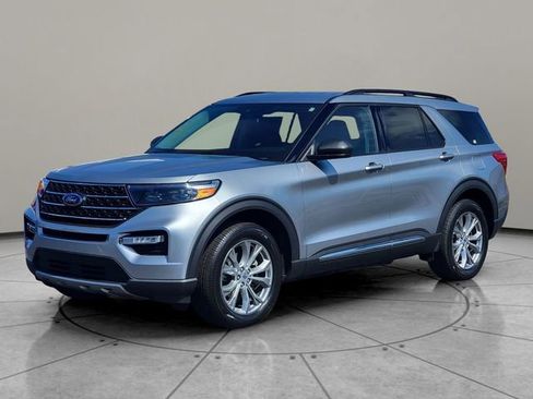 Certified 2023 Ford Explorer XLT w/ Equipment Group 202A AWD/4WD image 3