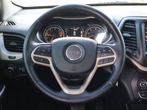 Used 2017 Jeep Cherokee Latitude image 18