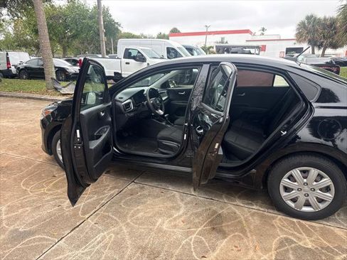 Used 2021 Kia Rio S image 11
