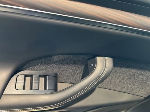 Used 2024 Tesla Model X image 8