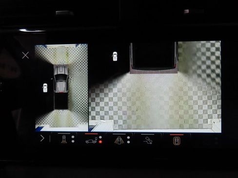 Used 2025 GMC Sierra 2500 AT4 image 16