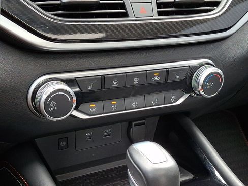 Certified 2023 Nissan Altima 2.5 SR w/ SR Premium Package FWD image 18