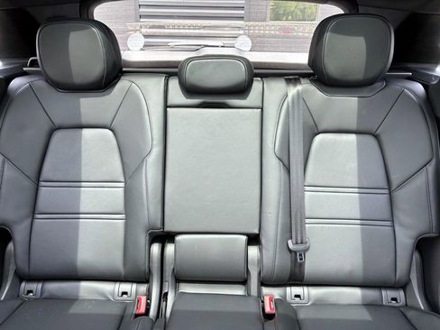 Certified 2024 Porsche Cayenne image 36