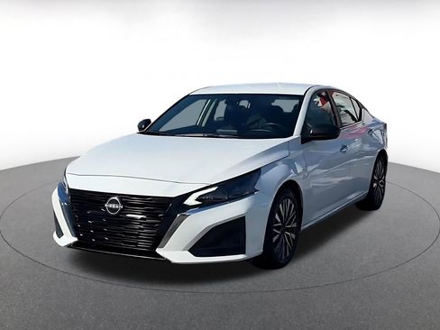 Used 2025 Nissan Altima 2.5 SV image 4