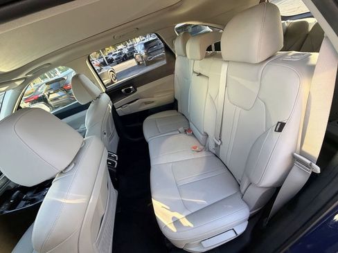 Used 2025 Kia Sorento S w/ Panoramic Sunroof Package image 13
