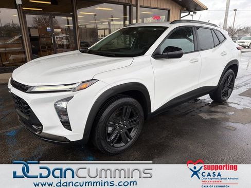 Used 2025 Chevrolet Trax ACTIV w/ Driver Confidence Package image 1