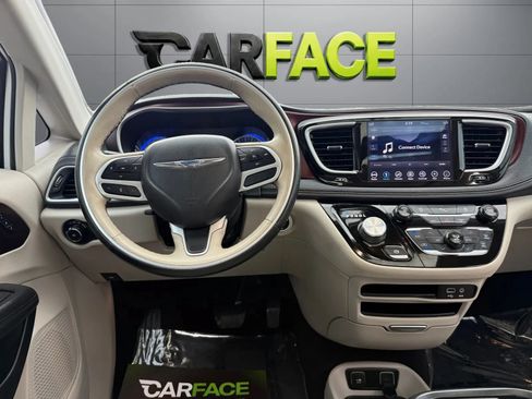 Used 2018 Chrysler Pacifica Limited FWD image 25
