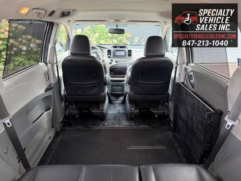 Used 2014 Toyota Sienna SE FWD image 24