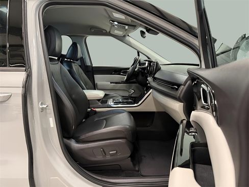 Used 2022 Kia Carnival SX image 25