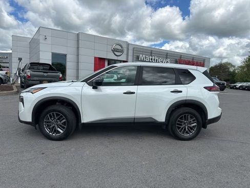 Certified 2025 Nissan Rogue S AWD/4WD image 2