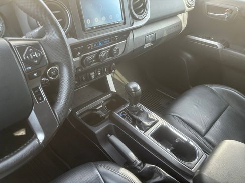 Used 2019 Toyota Tacoma TRD Off-Road image 28