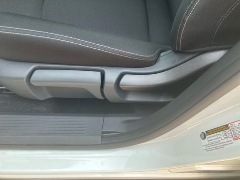 Used 2025 Nissan Rogue S FWD image 11