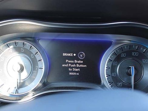 Used 2018 Chrysler 300 Limited AWD/4WD image 9