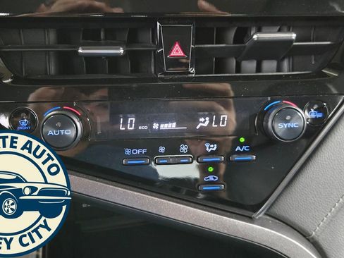 Used 2024 Toyota Camry SE image 14