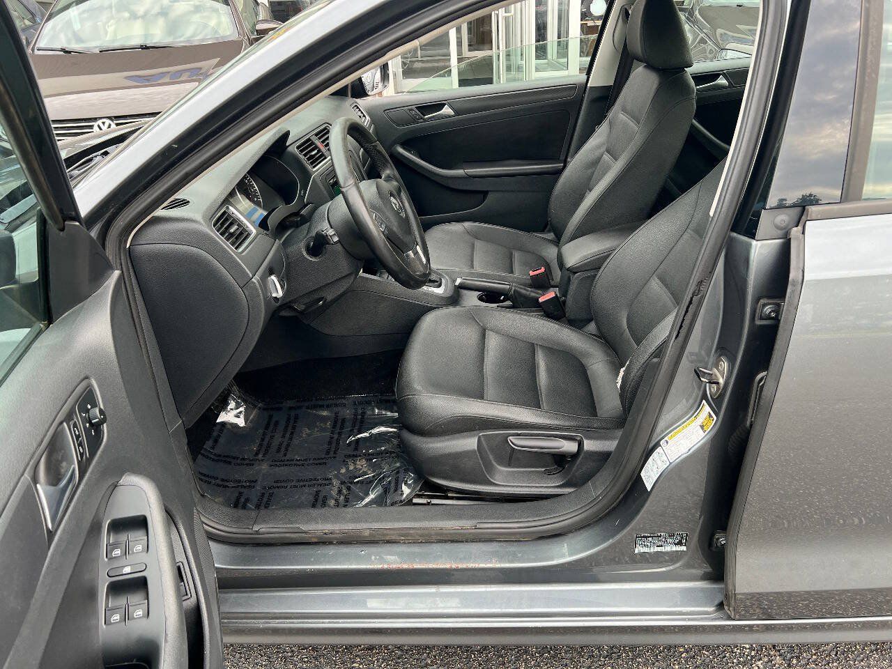 Used 2012 Volkswagen Jetta SE FWD image 19