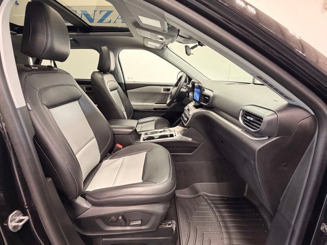 Used 2024 Ford Explorer XLT w/ XLT Sport Appearance Package AWD/4WD image 18