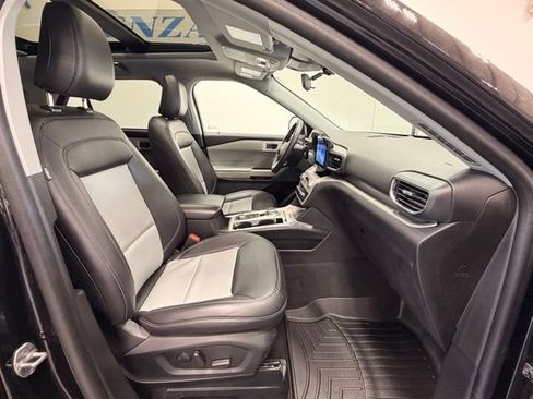 Used 2024 Ford Explorer XLT w/ XLT Sport Appearance Package AWD/4WD image 18