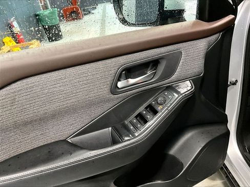 Used 2022 Nissan Rogue SV AWD/4WD image 10
