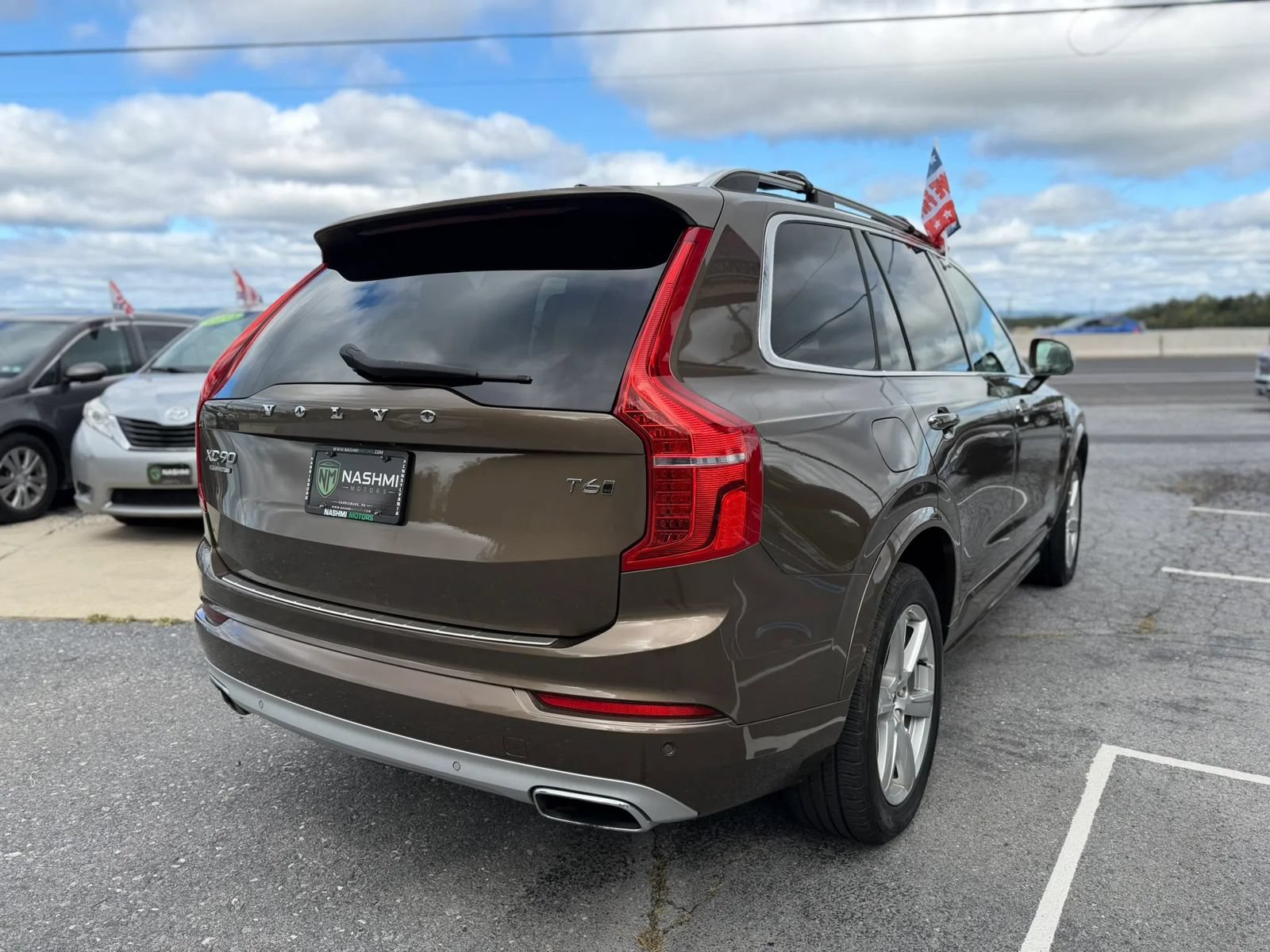 Used 2016 Volvo XC90 T6 Momentum w/ Momentum Plus Package AWD/4WD image 5