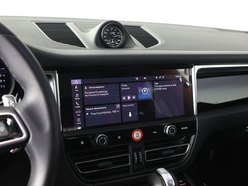 Certified 2026 Porsche Macan AWD/4WD image 13