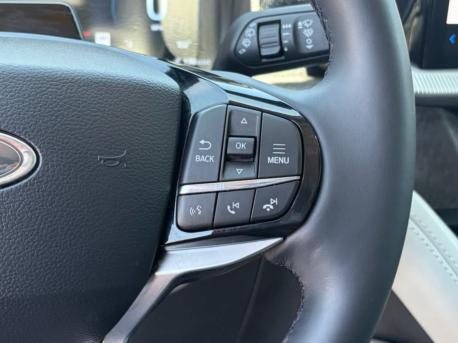 Used 2025 Ford Explorer Platinum w/ Ultimate Package AWD/4WD image 16