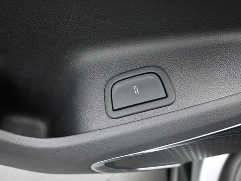 Used 2024 Chevrolet Traverse RS image 25