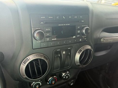 Used 2018 Jeep Wrangler Sport AWD/4WD image 11