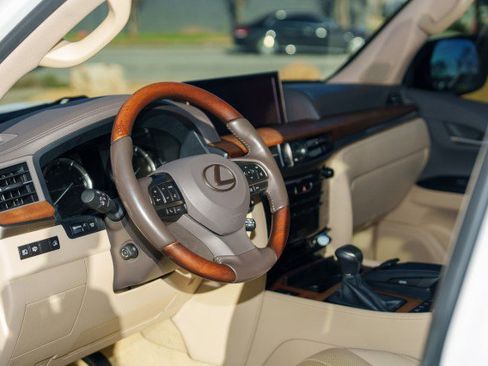 Used 2021 Lexus LX 570 4WD w/ Luxury Package image 13