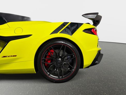 Used 2023 Chevrolet Corvette Z06 w/ Z07 Performance Package RWD image 18