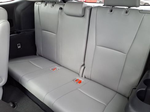 Used 2024 Toyota Highlander Platinum image 19