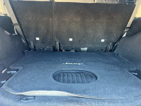 Used 2015 Jeep Wrangler Unlimited Sahara AWD/4WD image 31