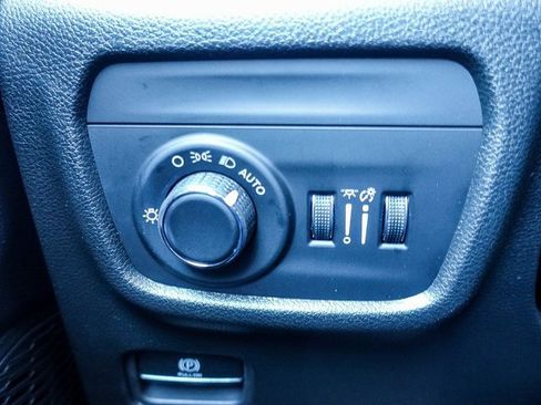 New 2025 Jeep Grand Cherokee Altitude image 19