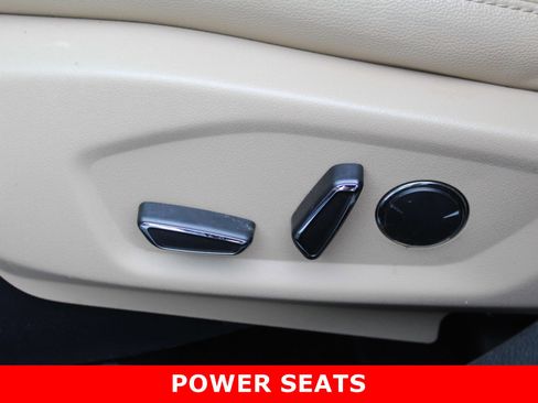 Used 2017 Ford Explorer XLT w/ Equipment Group 202A image 12