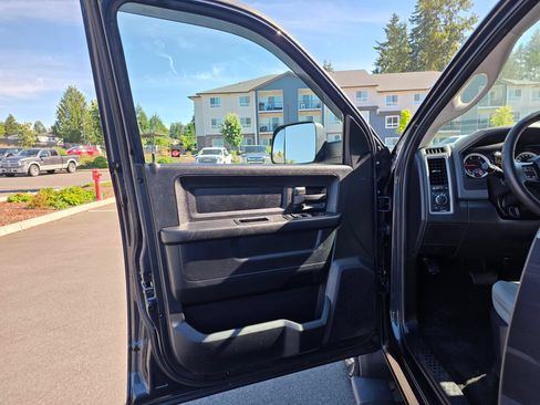 Used 2015 RAM 2500 Tradesman w/ Chrome Appearance Group AWD/4WD image 18