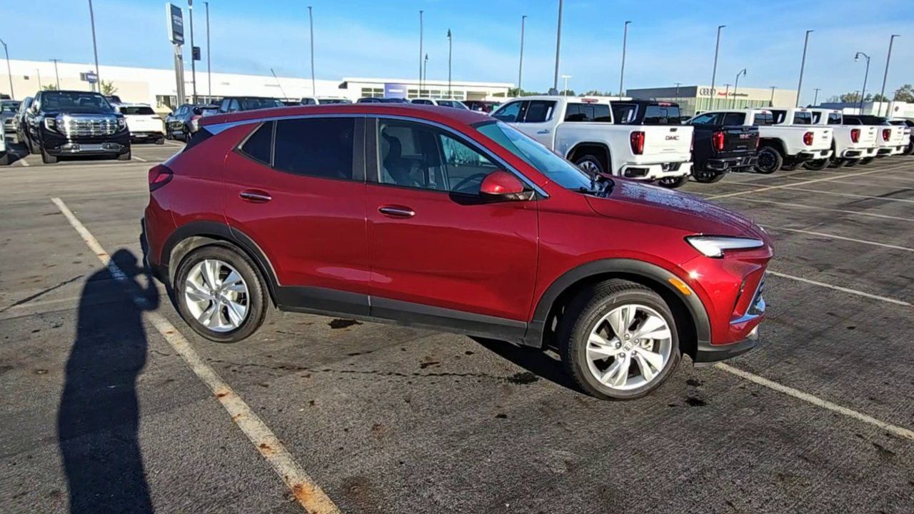 Certified 2024 Buick Encore GX Preferred w/ Comfort Package FWD image 11