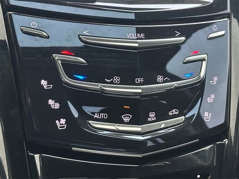 Used 2020 Cadillac Escalade Premium Luxury image 32